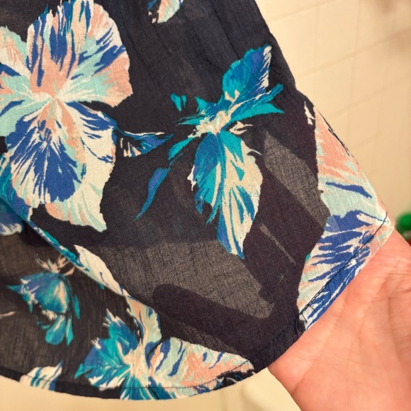 Carve Designs Floral Cotton Popover Gauze V-Neck Long Sleeve with Roll Tab XS - Picture 2 of 10